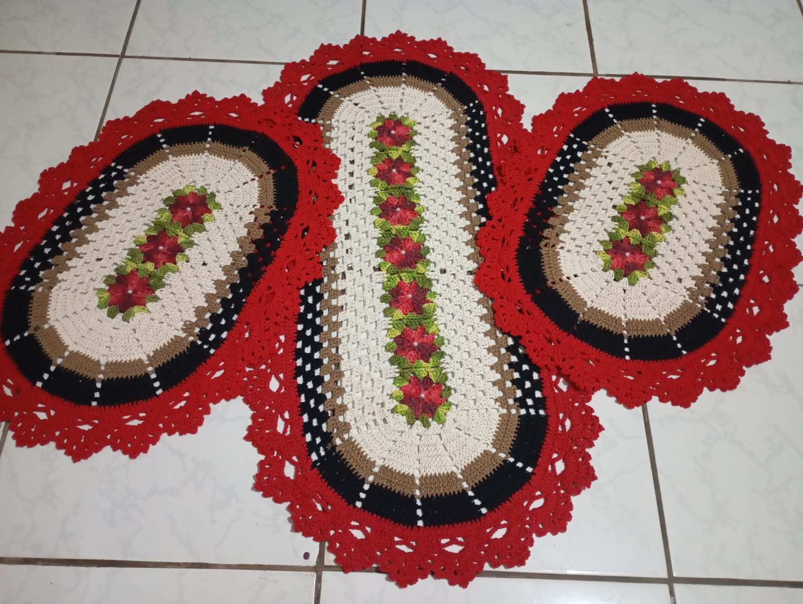 Oval Vermelho Floral 2